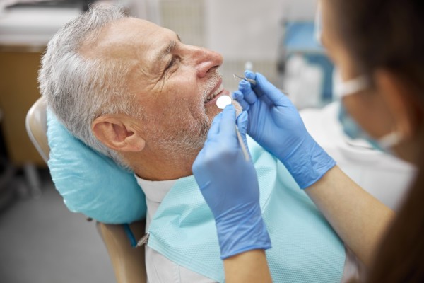 DOULEUR ET IMPLANTS DENTAIRES